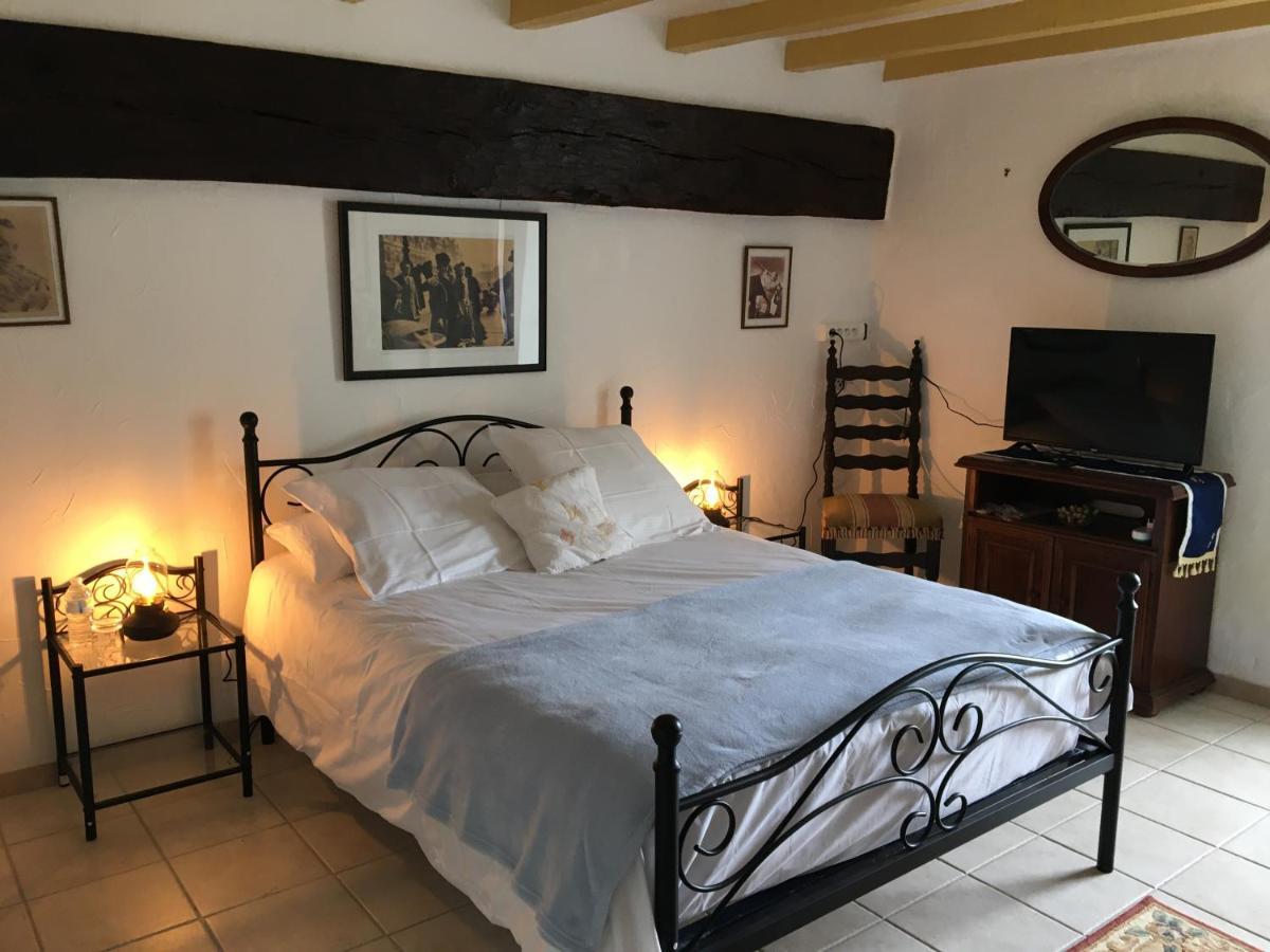 A L Epoque Bed and Breakfast Bouges  Buitenkant foto