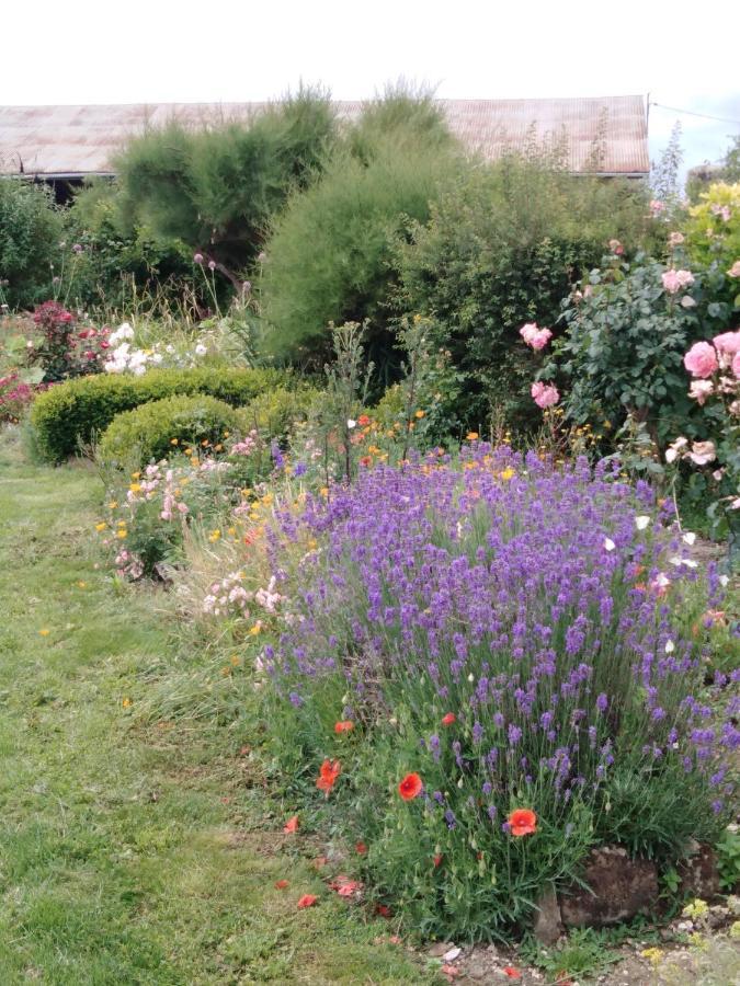 A L Epoque Bed and Breakfast Bouges  Buitenkant foto