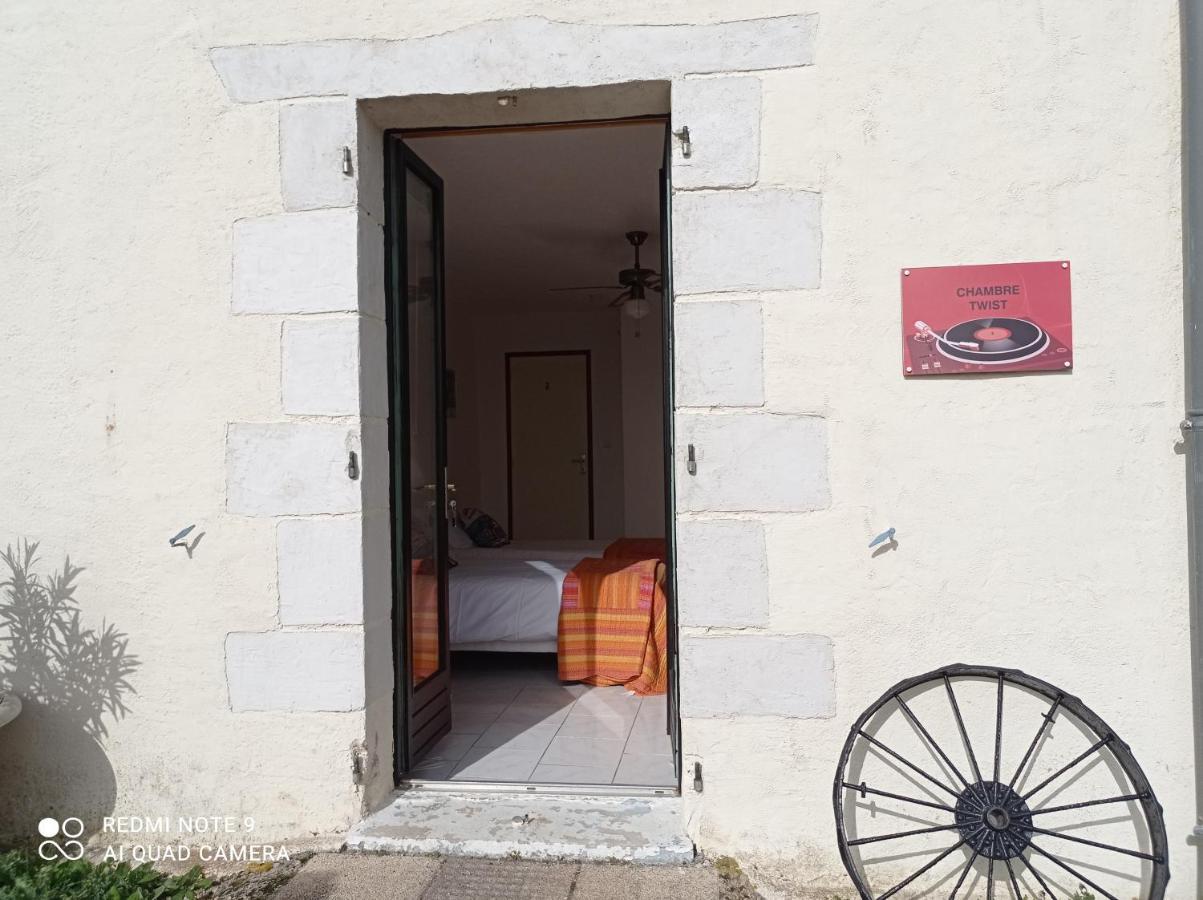 A L Epoque Bed and Breakfast Bouges  Buitenkant foto
